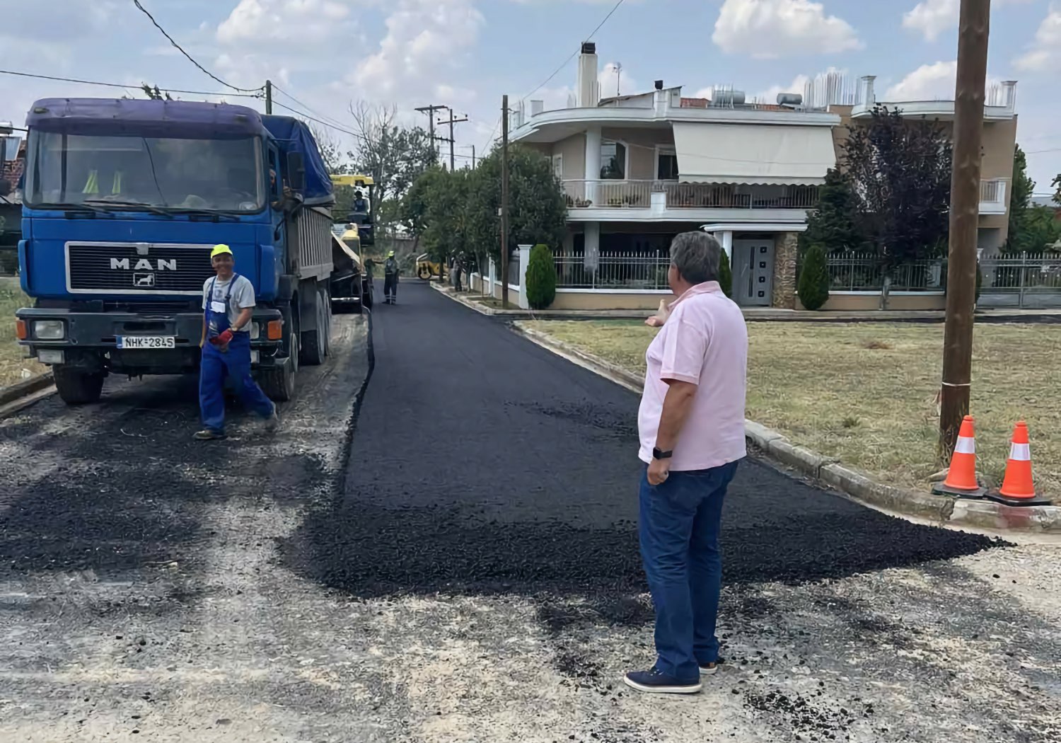 Νέες ασφαλτοστρώσεις στην πόλη των Φαρσάλων από τον Δήμο για την αποκατάσταση των ζημιών από τον «Daniel»