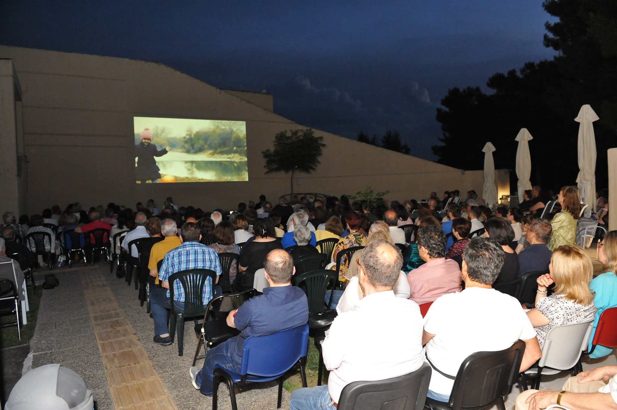 Cine-ραντεβού ξανά στον κήπο του Διαχρονικού Μουσείου Λάρισας με την ταινία «Οι Αταίριαστοι» του David Charhon