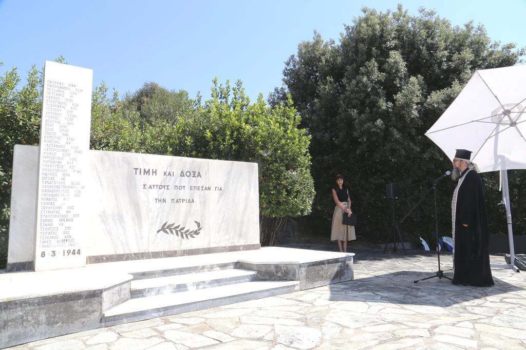 Δήμος Λαρισαίων και φορείς τίμησαν τους εκτελεσθέντες στο Ομορφοχώρι Λάρισας (φωτο)