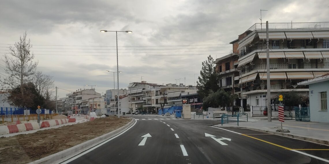 Συνεχίζεται η ανακατασκευή της κεντρικής νησίδας στην Ηρώων Πολυτεχνείου