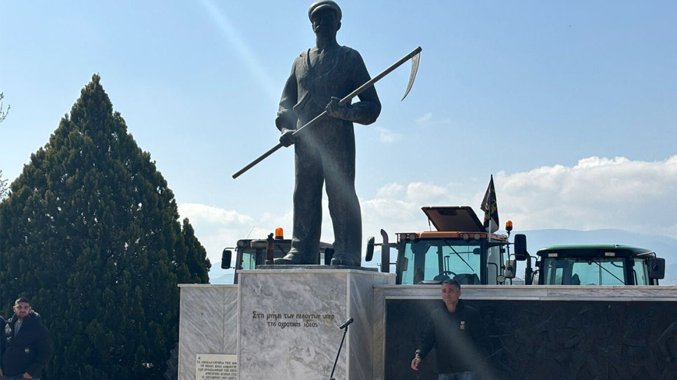 Στο μνημείο του Κιλελέρ οι αγρότες: «Φτάνουν τα λόγια, πρέπει να περάσουμε σε έργα»