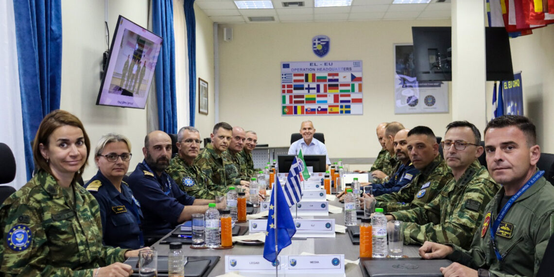 Λάρισα: Στο Στρατηγείο Επιχειρήσεων της ευρωπαϊκής επιχείρησης "Ασπίδες" ο ΥΦΕΘΑ Δαβάκης 