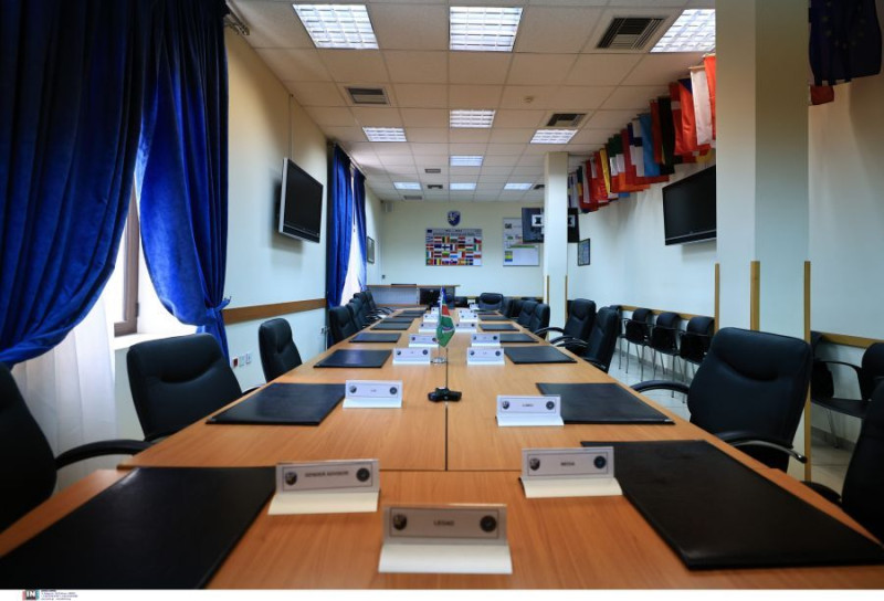 Στα «άδυτα» του ελληνικού στρατηγείου επιχειρήσεων «EUNAVFOR Aspides» στη Λάρισα