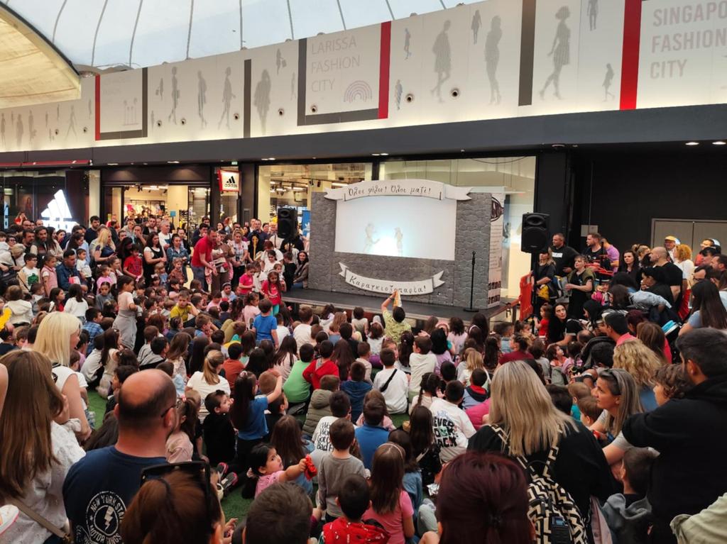 Avanti maestro με τον Καραγκιόζη και αυτό το Σάββατο στο Fashion City Outlet!