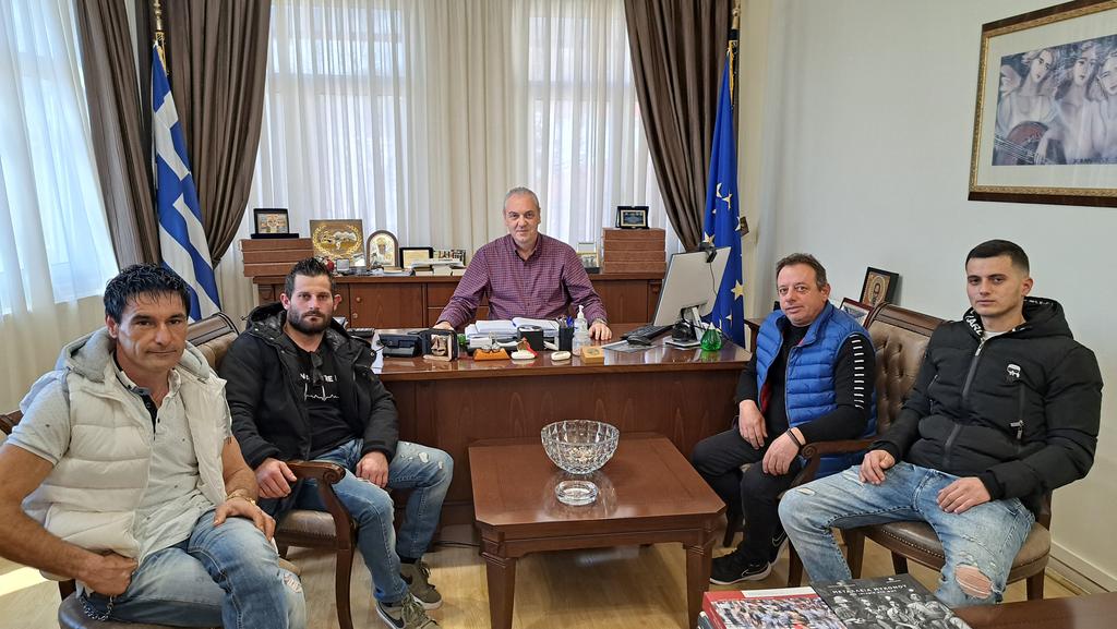 Νέα εθελοντική ομάδα από το Μεσοχώρι επισκέφθηκε τον δήμαρχο Ελασσόνας
