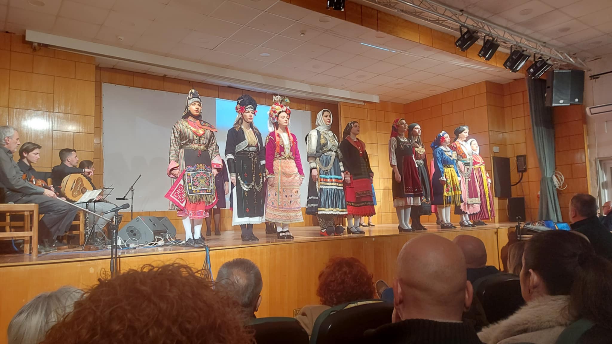 "Mια λυγερή ακούστηκε" στο Πολιτιστικό Κέντρο Φαρσάλων 