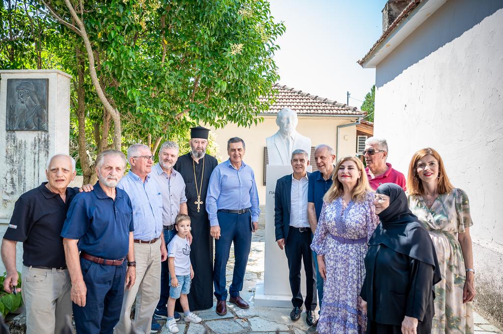 Aποκαλυπτήρια της προτομής του Γιάννη Φλώρου στην Ανατολή Αγιάς (φωτο)