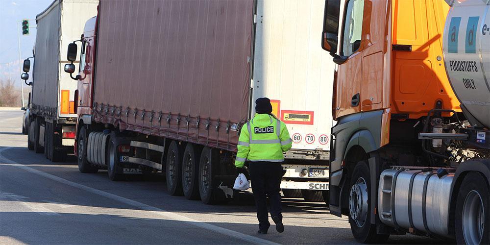 Αρση απαγόρευσης κυκλοφορίας φορτηγών σε ΠΑΘΕ και Ε65