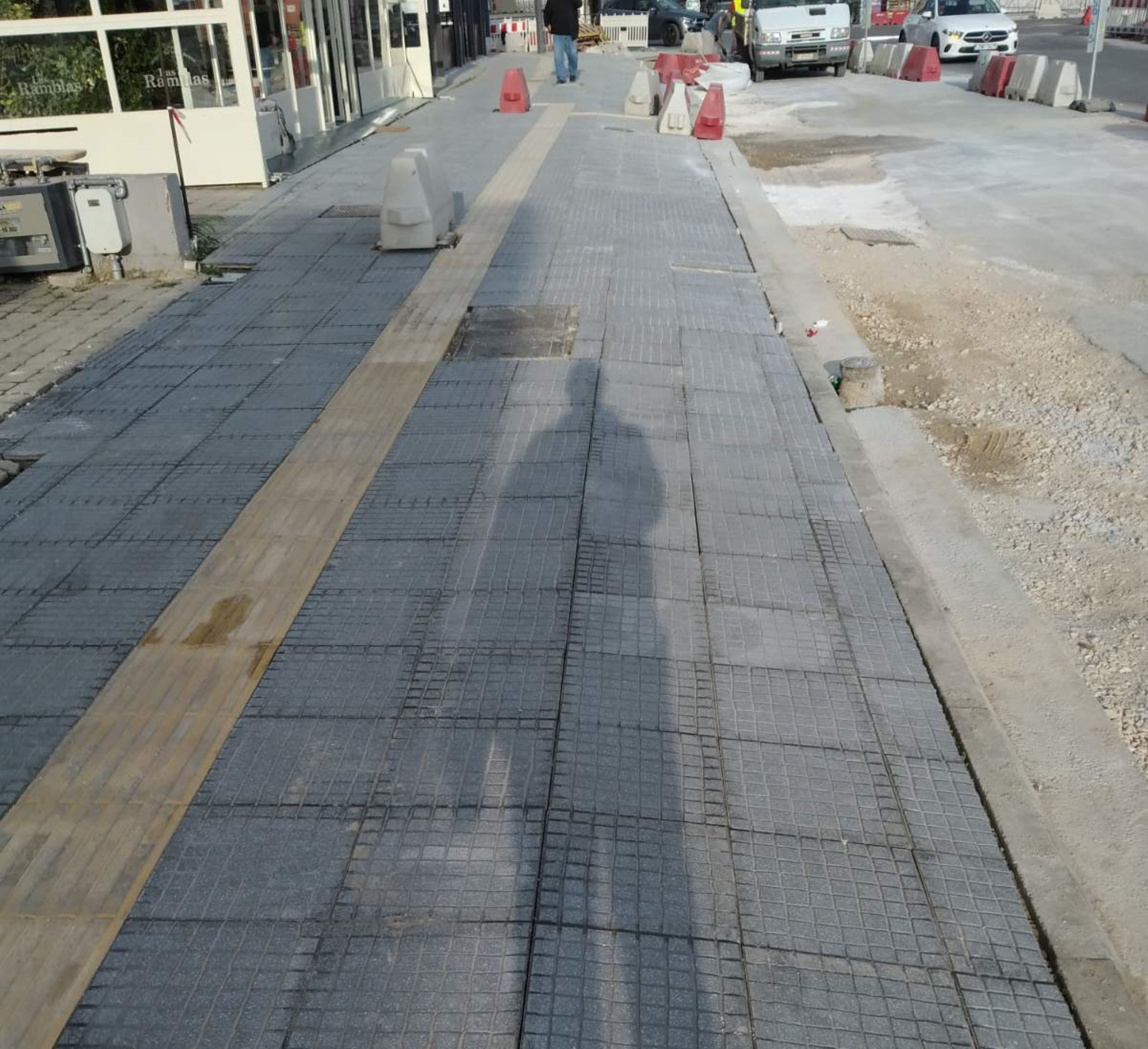 Ανακατασκευή πεζοδρομίων και ρυθμίσεις κυκλοφορίας στην Ηρώων Πολυτεχνείου