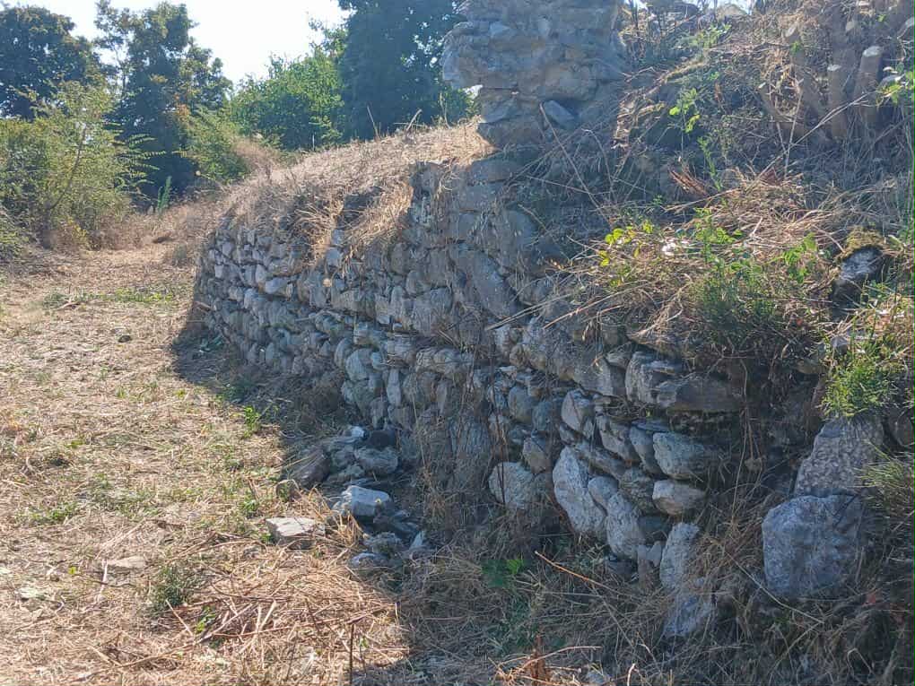 Ξεκίνησαν οι εργασίες ανάδειξης του Κάστρου στο Καστρί Λουτρό
