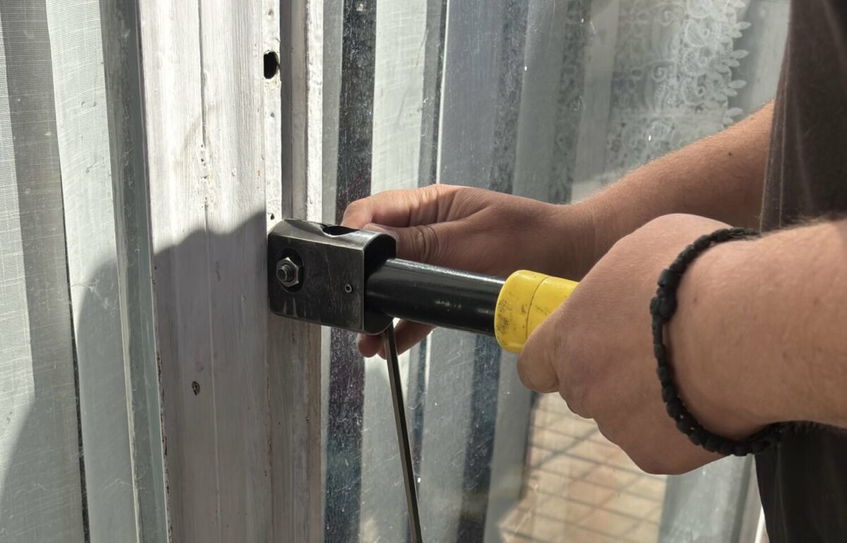 Φάρσαλα: Την κλείδωσε μέσα στο μαγαζί και έφυγε…για δουλειές