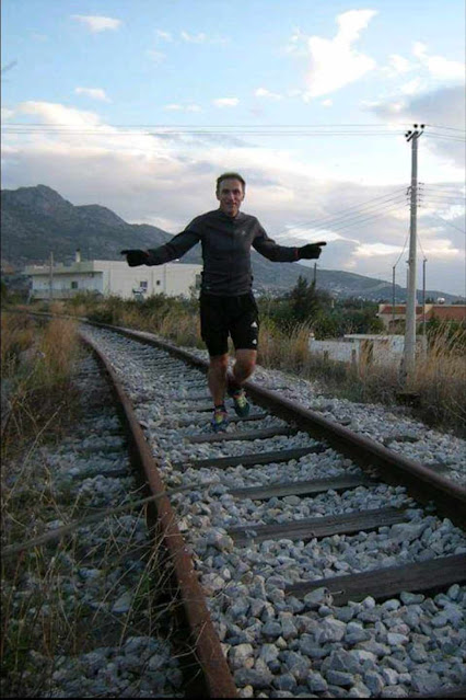Ο Λαρισαίος υπερμαραθωνοδρόμος Νίκος Κόντης θα τρέξει 400 χιλιόμετρα στη μνήμη των θυμάτων της τραγωδίας στα Τέμπη