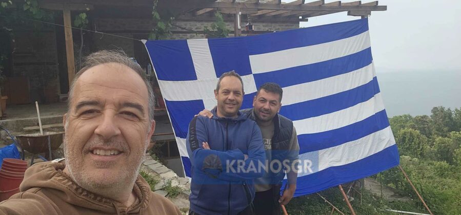 Λαρισαίος Ανθυπολοχαγός ύψωσε τη μεγαλύτερη Ελληνική σημαία στο Άγιο Όρος