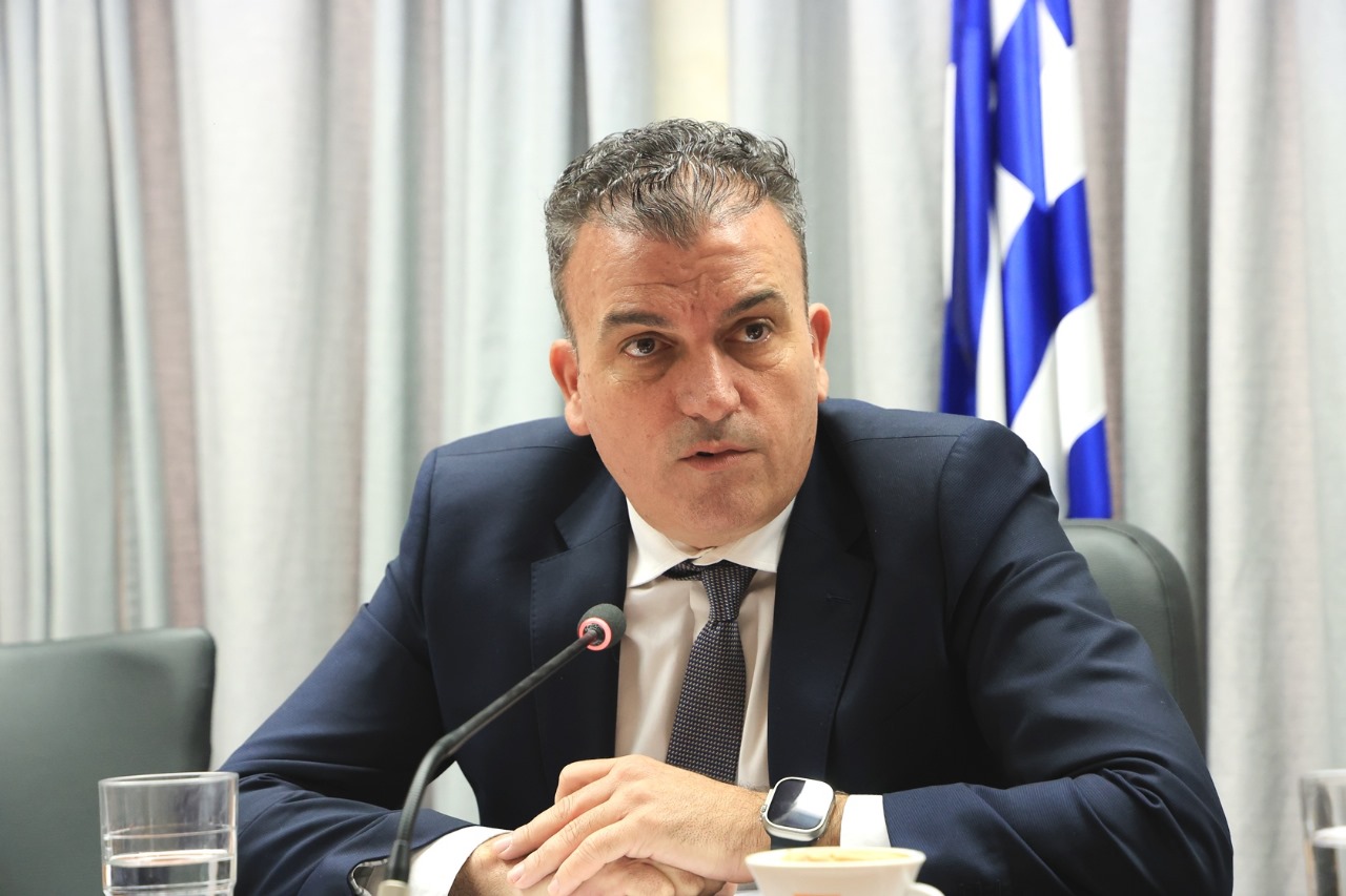 Mαμάκος καλεί Παπανικολάου να ανακαλέσει την παραίτησή του από την Πινακοθήκη