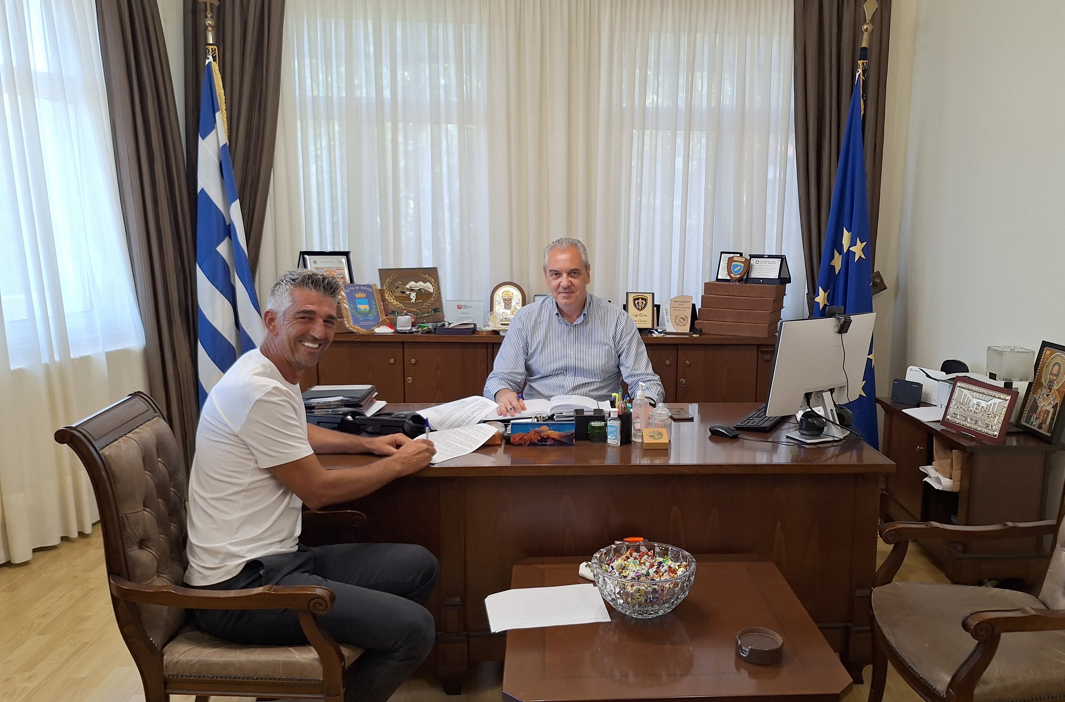 Yπογράφηκε η σύμβαση για τη συντήρηση της στέγης στο δημοτικό σχολείο Μικρού Ελευθεροχωρίου 