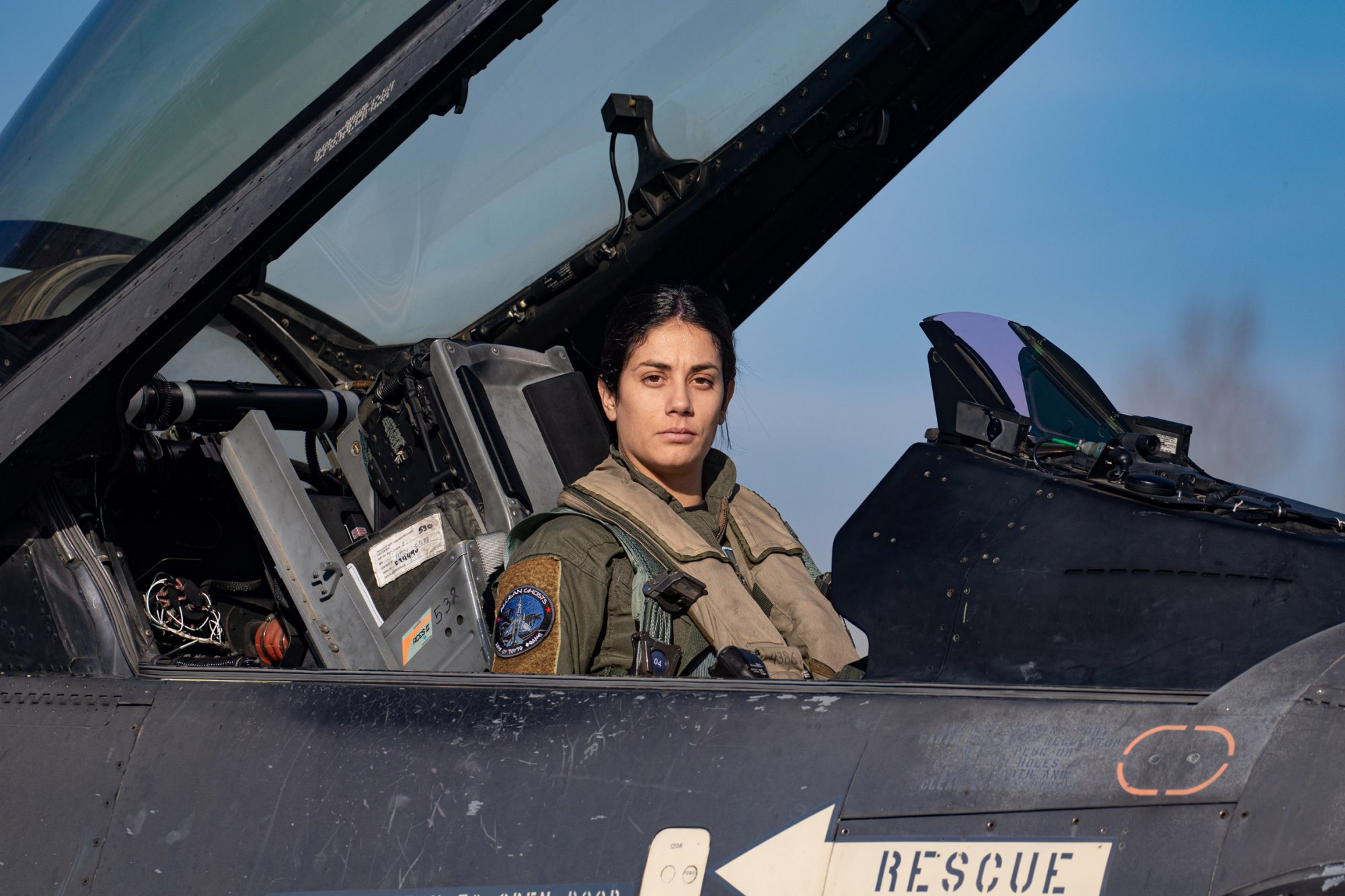 Η πρώτη γυναίκα πιλότος F-16 - Yπηρετεί στην 110 Πτέρυγα Μάχης στη Λάρισα 