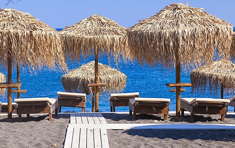 Βροχή οι καταγγελίες για τις παραλίες - 25 μόνο στον νομό Λάρισας