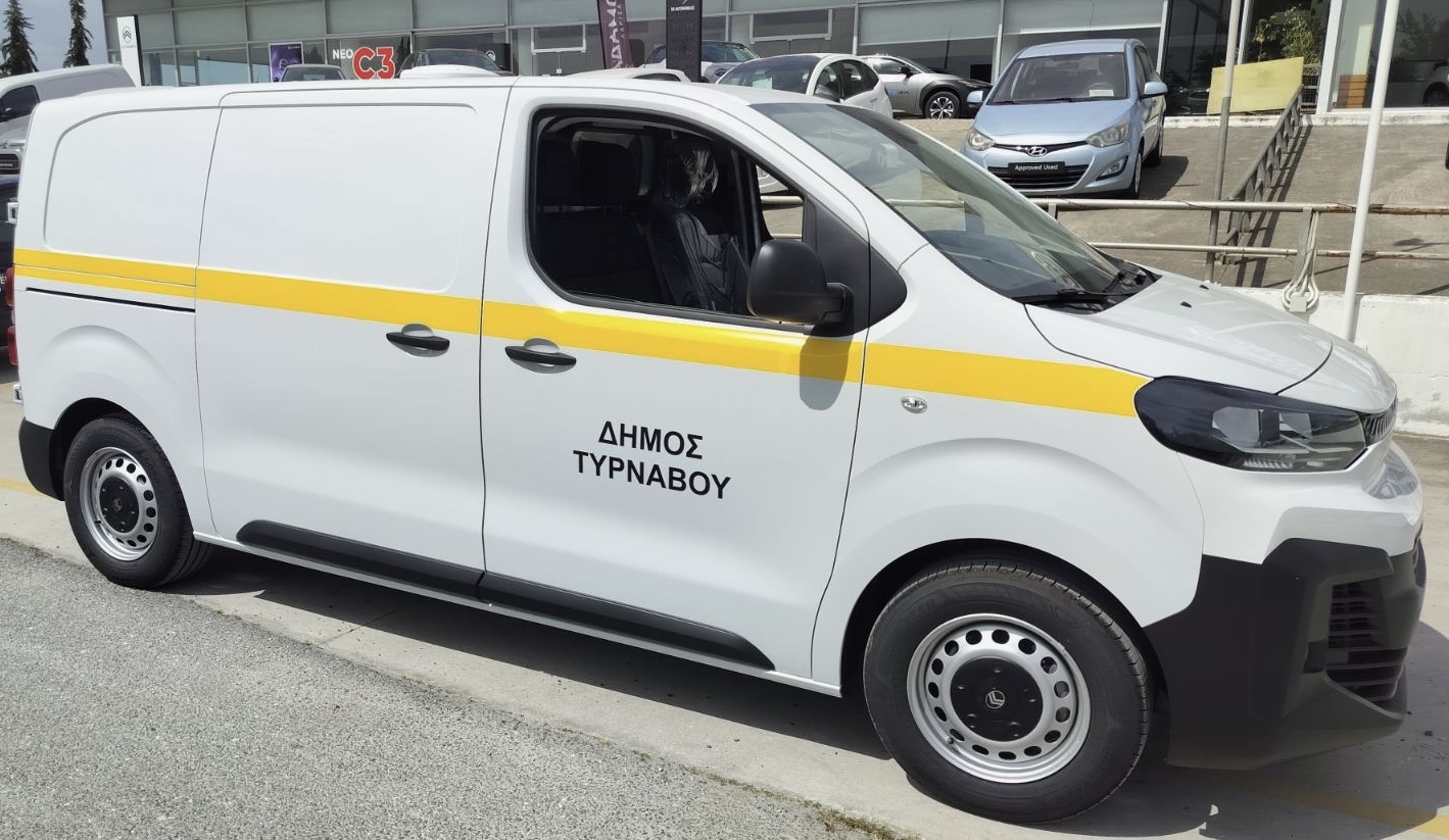 Ο Δήμος Τυρνάβου ενισχύει τη φροντίδα των αδέσποτων με νέο όχημα περισυλλογής