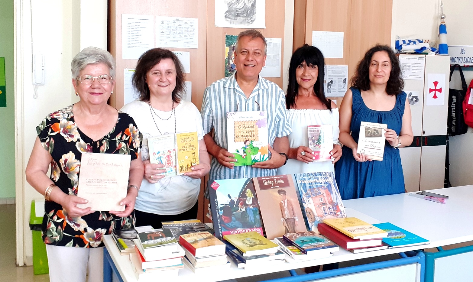Το ΠΟΚΕΛ προσέφερε βιβλία στο 38ο Δημοτικό Σχολείο Λάρισας