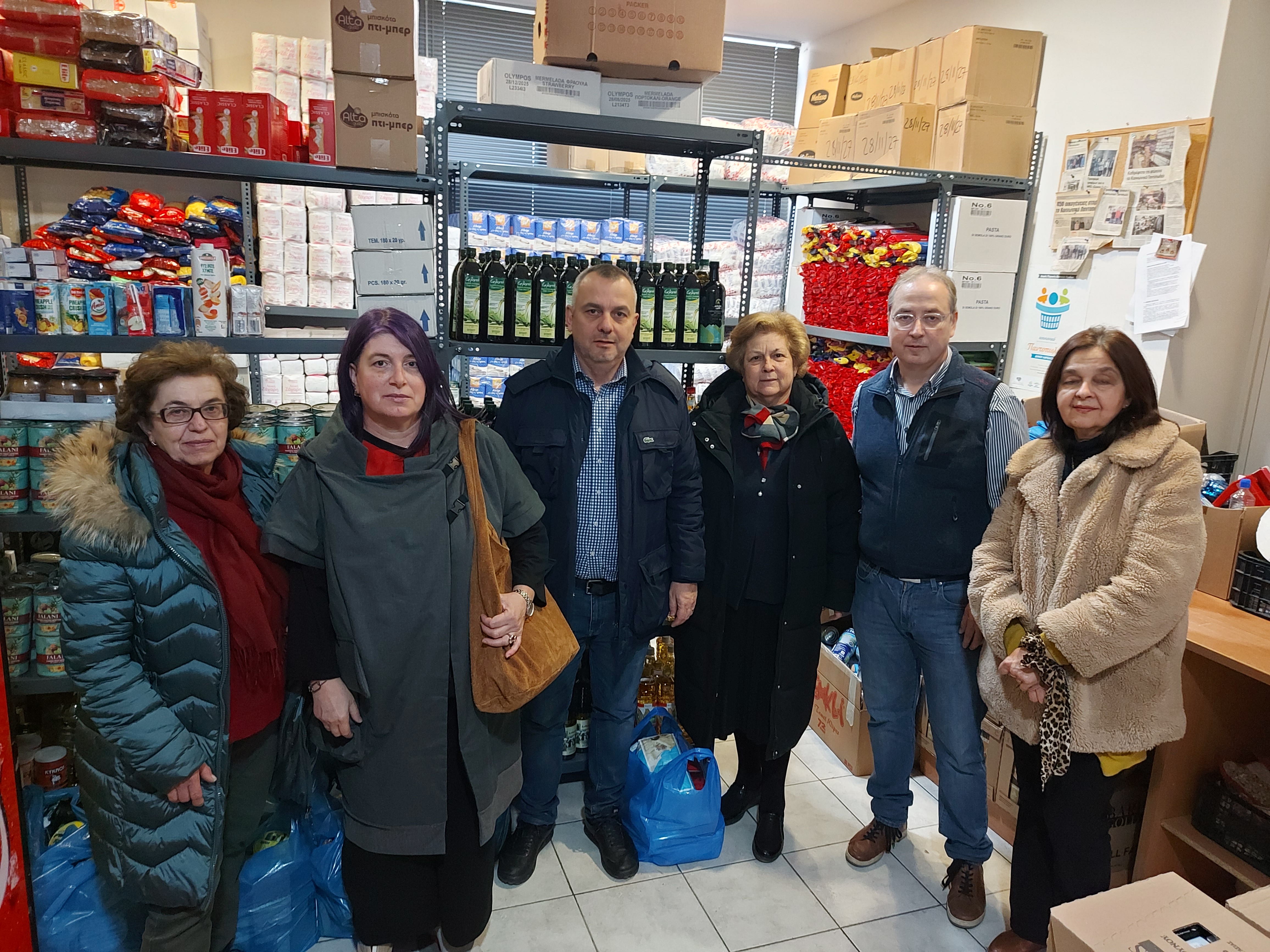 Προσφορά τροφίμων στο Κοινωνικό Παντοπωλείο Λάρισας 