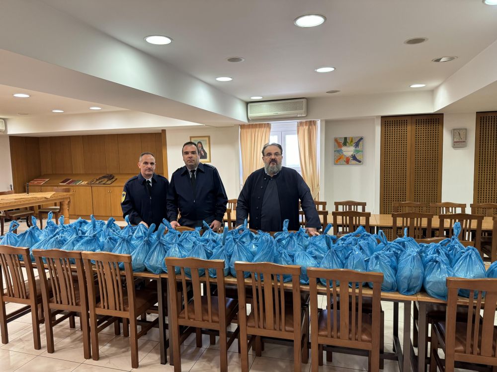 Τα στελέχη και το προσωπικό της ΔΑΚ προσέφεραν γεύμα στο συσσίτιο της Ιεράς Μητρόπολης Λαρίσης