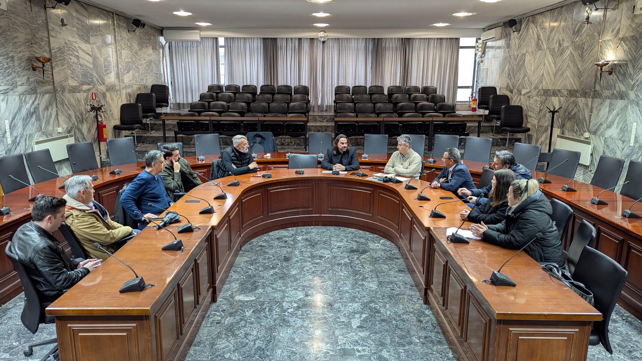 Δήμος Λαρισαίων: Συνάντηση με εταιρείες διαχείρισης κοινοχρήστων για την προώθηση του προγράμματος αποκομιδής απορριμμάτων