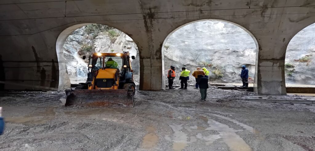 ΟΣΕ: Μέχρι το βράδυ στην κυκλοφορία η γραμμή ανόδου στη σήραγγα Τεμπών