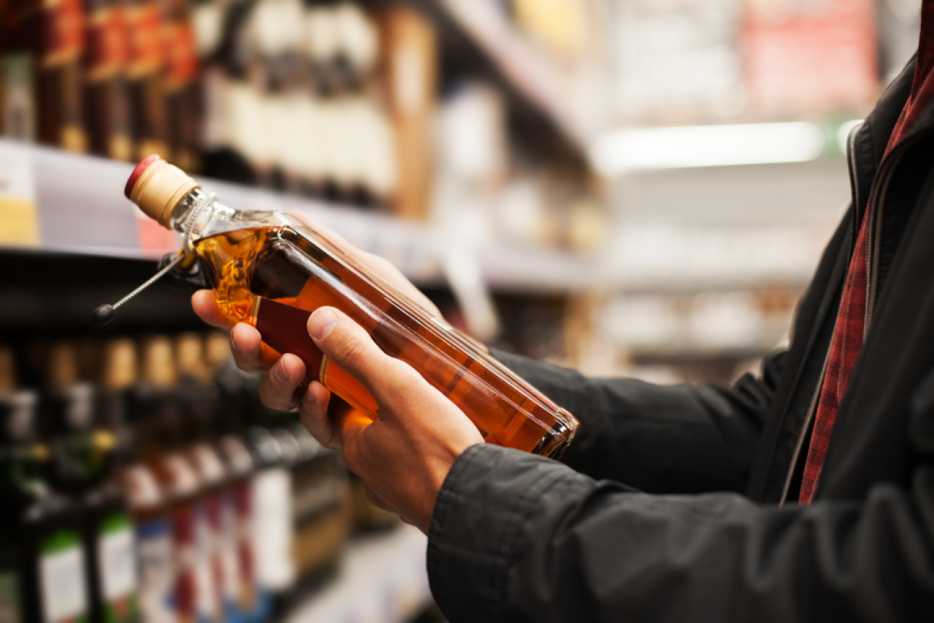 Έκλεβε αλκοολούχα ποτά από σούπερ μάρκετ σε Λάρισα, Ελασσόνα και Βόλο 