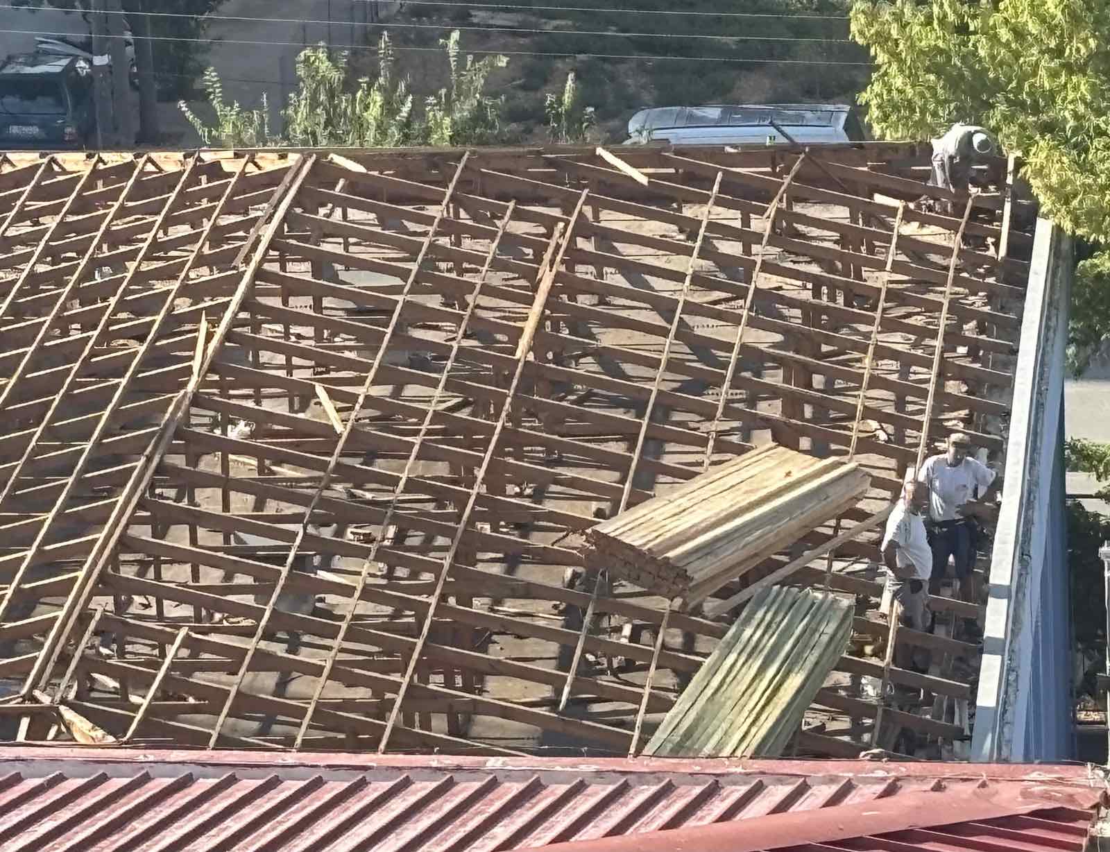 Αποκαθίσταται η στέγη στο Γυμναστήριο του 5ου Γυμνασίου - Λυκείου Λάρισας 
