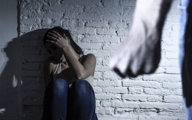 Αγιά: Απείλησε, έβρισε κι άσκησε σωματική βία στην σύζυγό του 