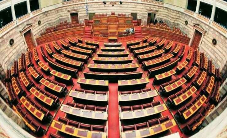 Αλλάζουν οι έδρες στη Βουλή λόγω Σπαρτιατών – σενάριο εισόδου για τη Ρένα Καραλαριώτου
