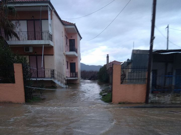 Mεγάλες ζημιές από τις πλημμύρες στα παράλια του Δήμου Αγιάς 