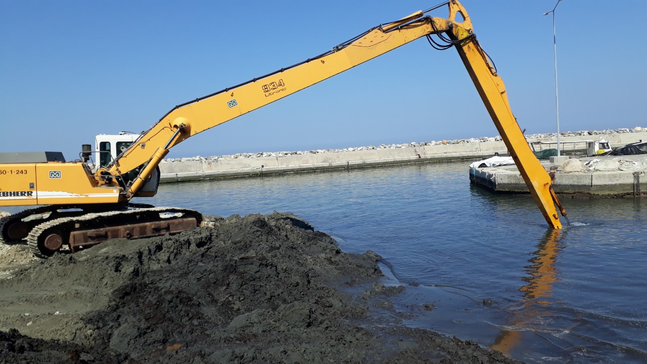 Oλοκληρώθηκαν τα έργα καθαρισμού στο λιμάνι του Στομίου 