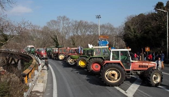  Μπλόκα σε Αργυροπούλι, Δαμάσι για τους αγρότες του Τυρνάβου 