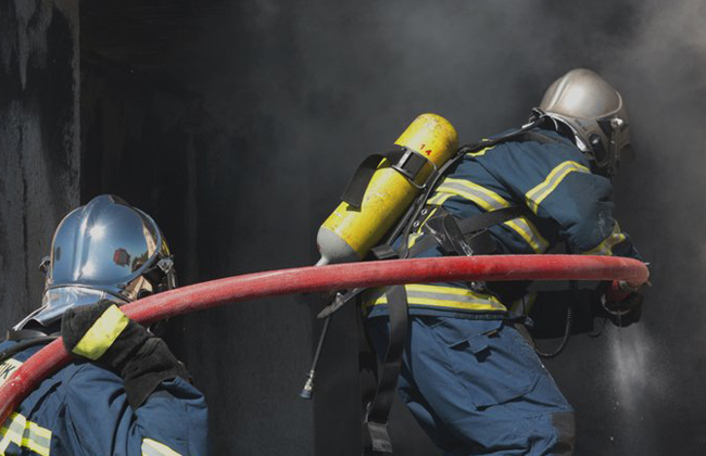 Φωτιά σε διαμέρισμα στη Λάρισα – Διάσωση 45χρονου από την Πυροσβεστική