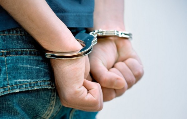 Συλλήψεις ανηλίκων στον Τύρναβο για παρεμπόριο