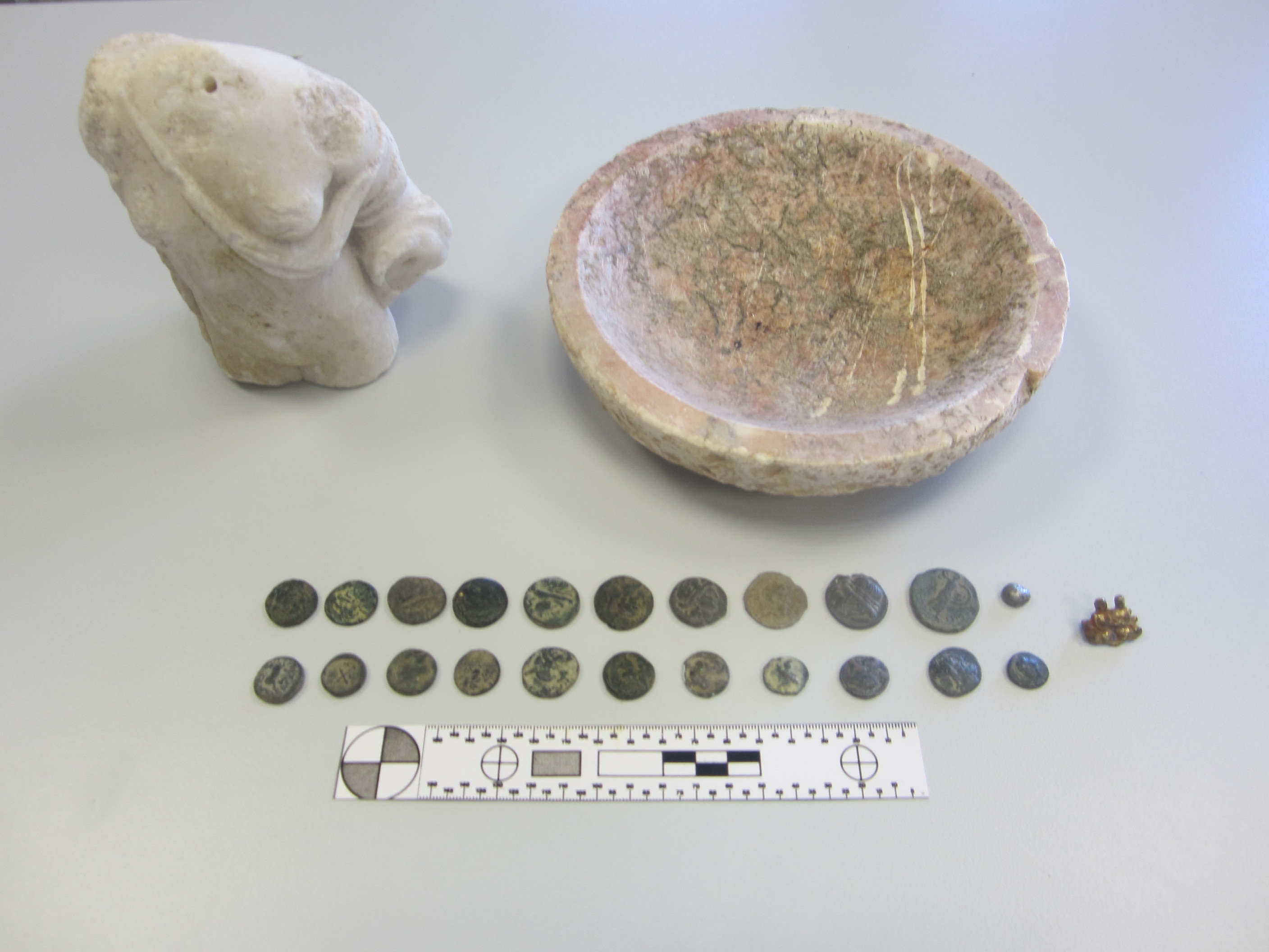 Xειροπέδες σε αρχαιοκάπηλο στη Λάρισα-Πλήθος αρχαίων αντικειμένων στην κατοχή του 