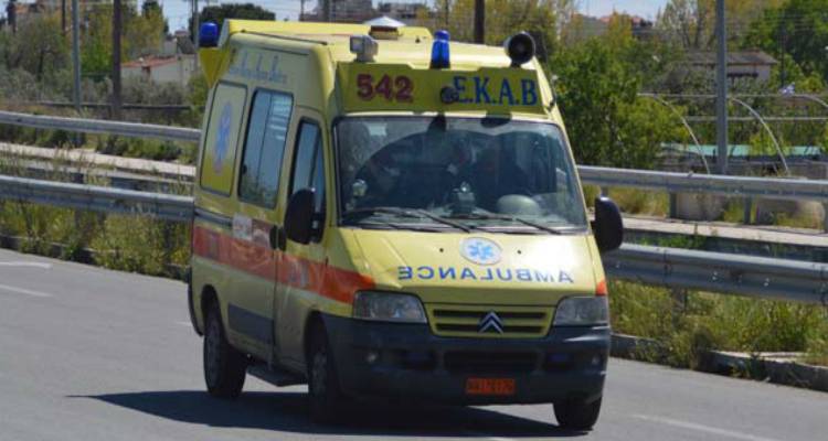 Τροχαίο στη Λάρισα - Στο νοσοκομείο μεταφέρθηκε οδηγός μηχανής