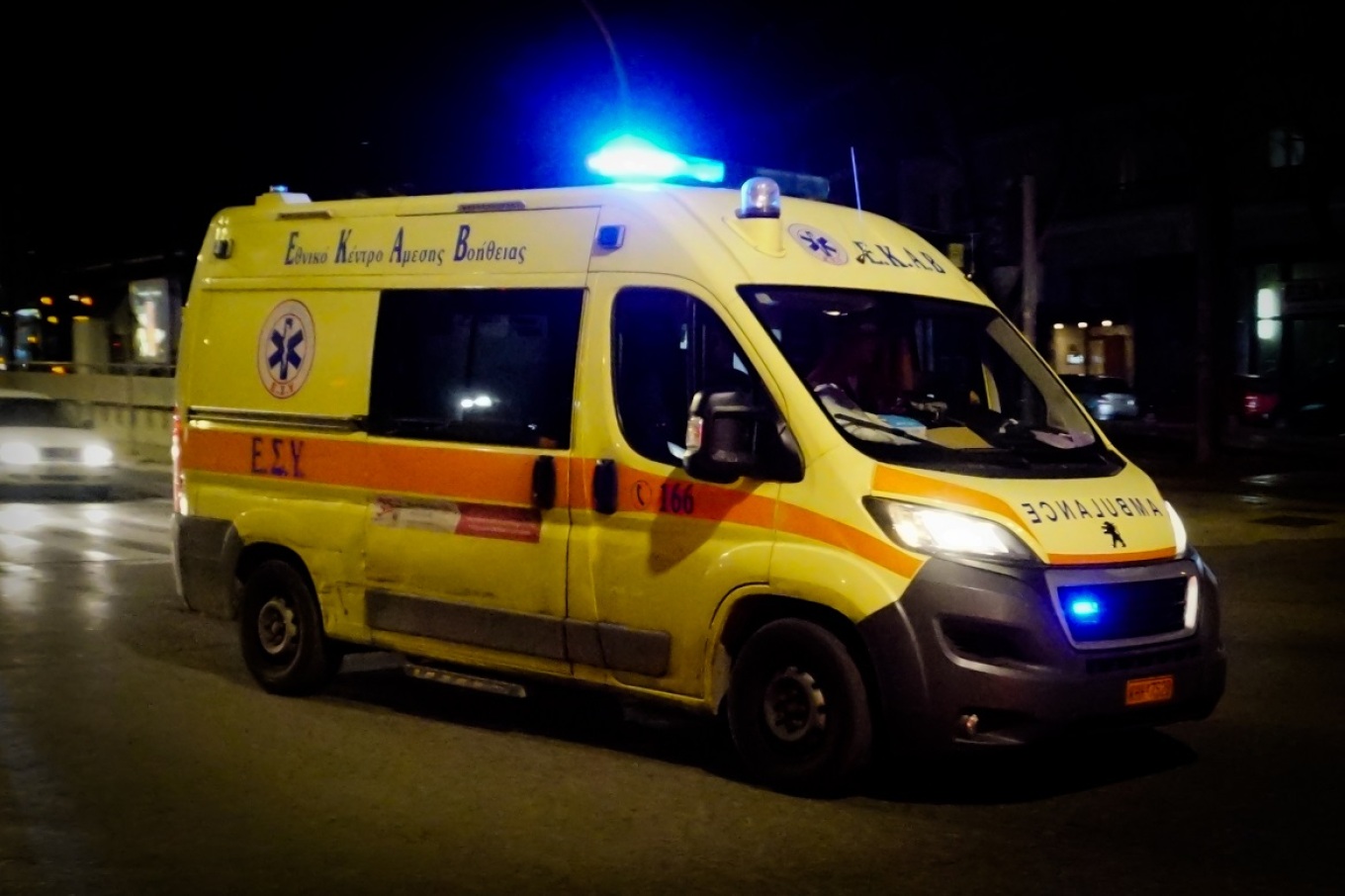 Tραυματισμός νεαρού δικυκλιστή σε τροχαίο στη Λάρισα 