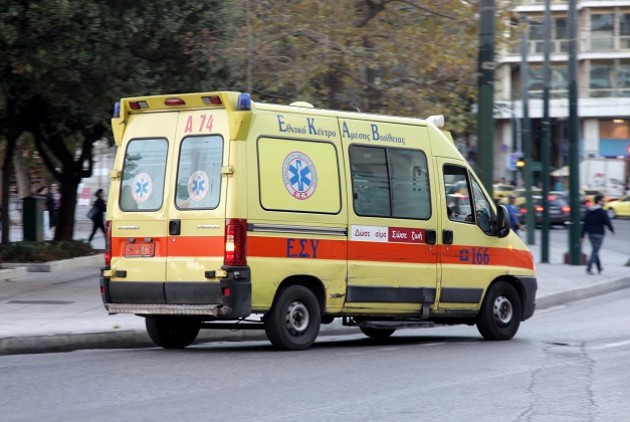 Εκτροπή αυτοκινήτου έξω από τη Λάρισα - Τραυματίστηκε μια γυναίκα 