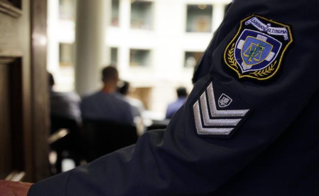 Tρεις συλλήψεις στον Τύρναβο για έκδοση ψεύτικης ταυτότητας 