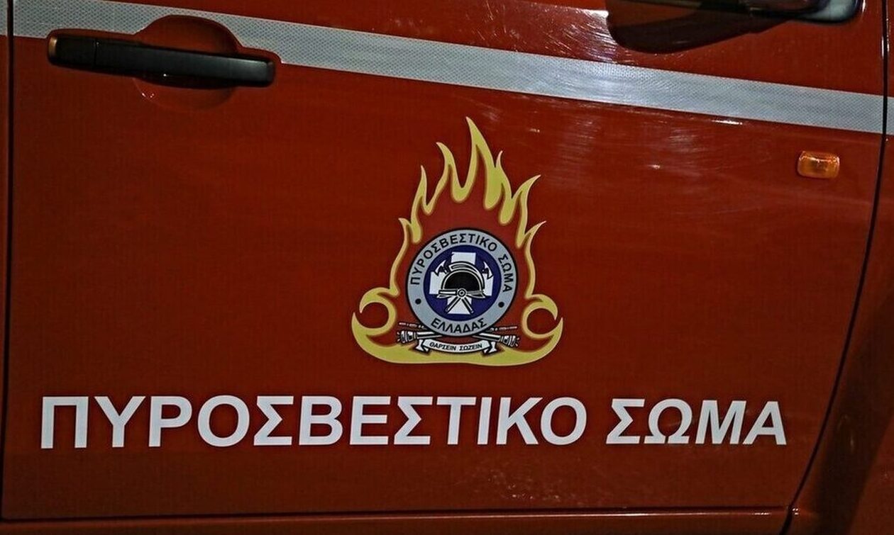 Φωτιά σε σιδηρουργείο του Τυρνάβου - Αμεση επέμβαση της Πυροσβεστικής 