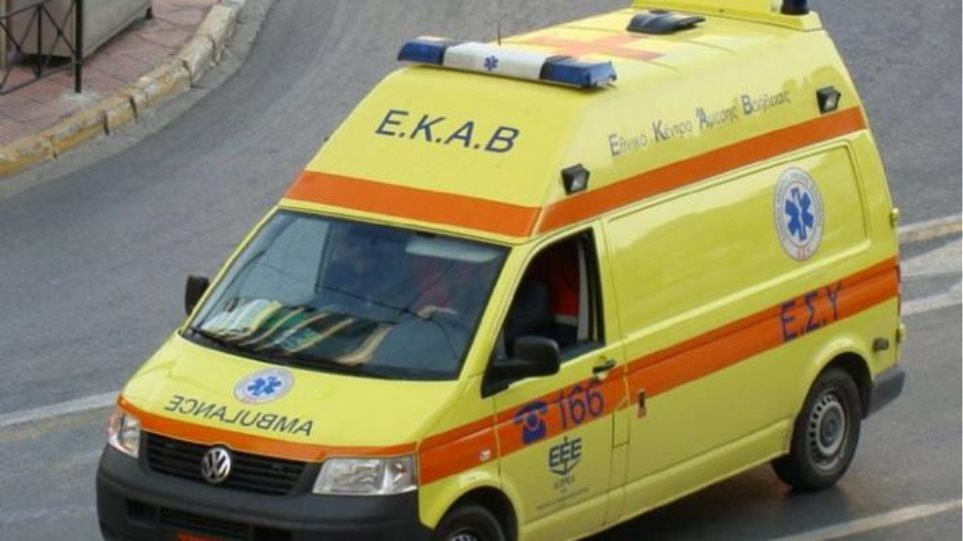 Τροχαίο με τραυματία νεαρό δικυκλιστή έξω από τον Τύρναβο 