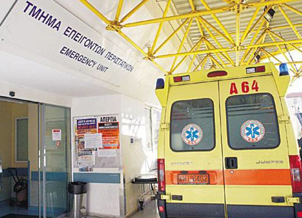 Τροχαίο με οδηγό μηχανής στη Λάρισα - Μεταφέρθηκε στο νοσοκομείο 