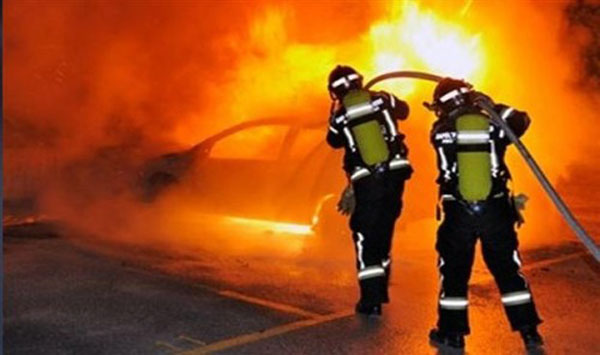 Πήρε φωτιά αυτοκίνητο εν κινήσει στη Γιάννουλη