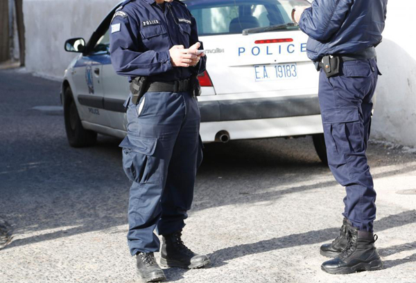 Tρεις συλλήψεις για ναρκωτικά και βεγγαλικά στον Τύρναβο