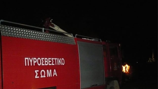 Φωτιά σε κτηνοτροφική μονάδα στο Καλαμάκι Αγιάς - Κάηκαν μπάλες με τριφύλλι 