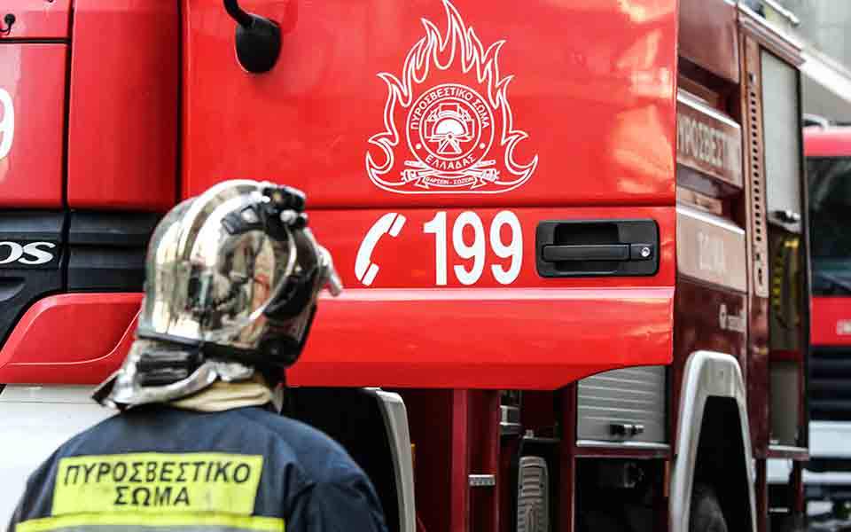 Φωτιά σε σταθμευμένο όχημα στη Λάρισα 