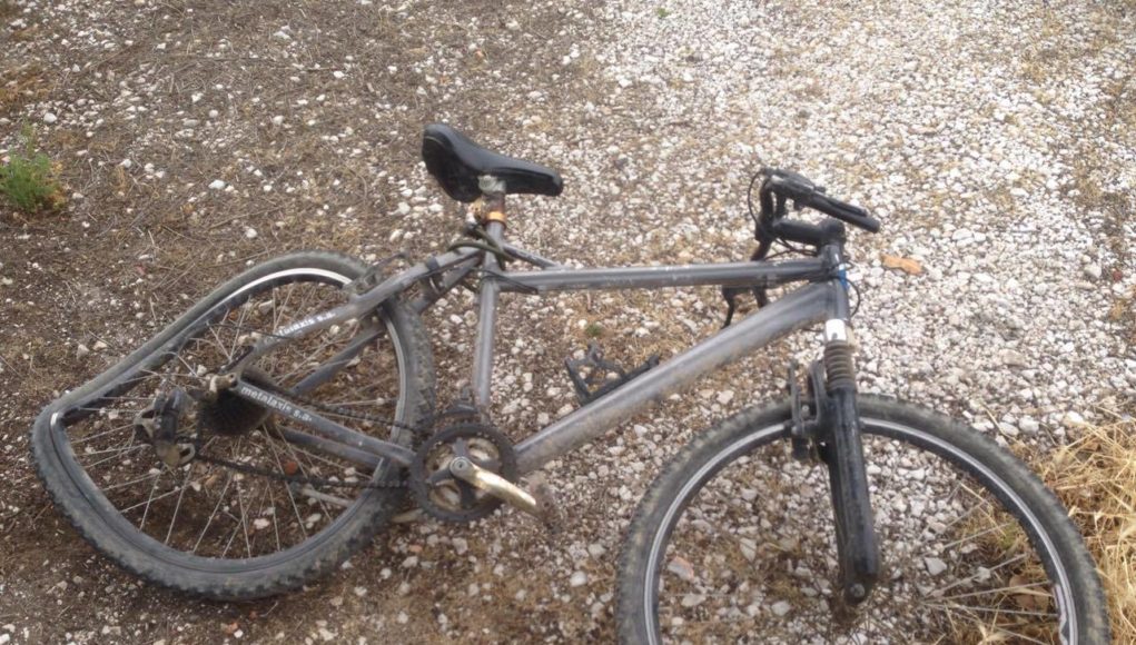 Μηχανάκι συγκρούστηκε με ποδήλατο στην περιοχή της Τούμπας