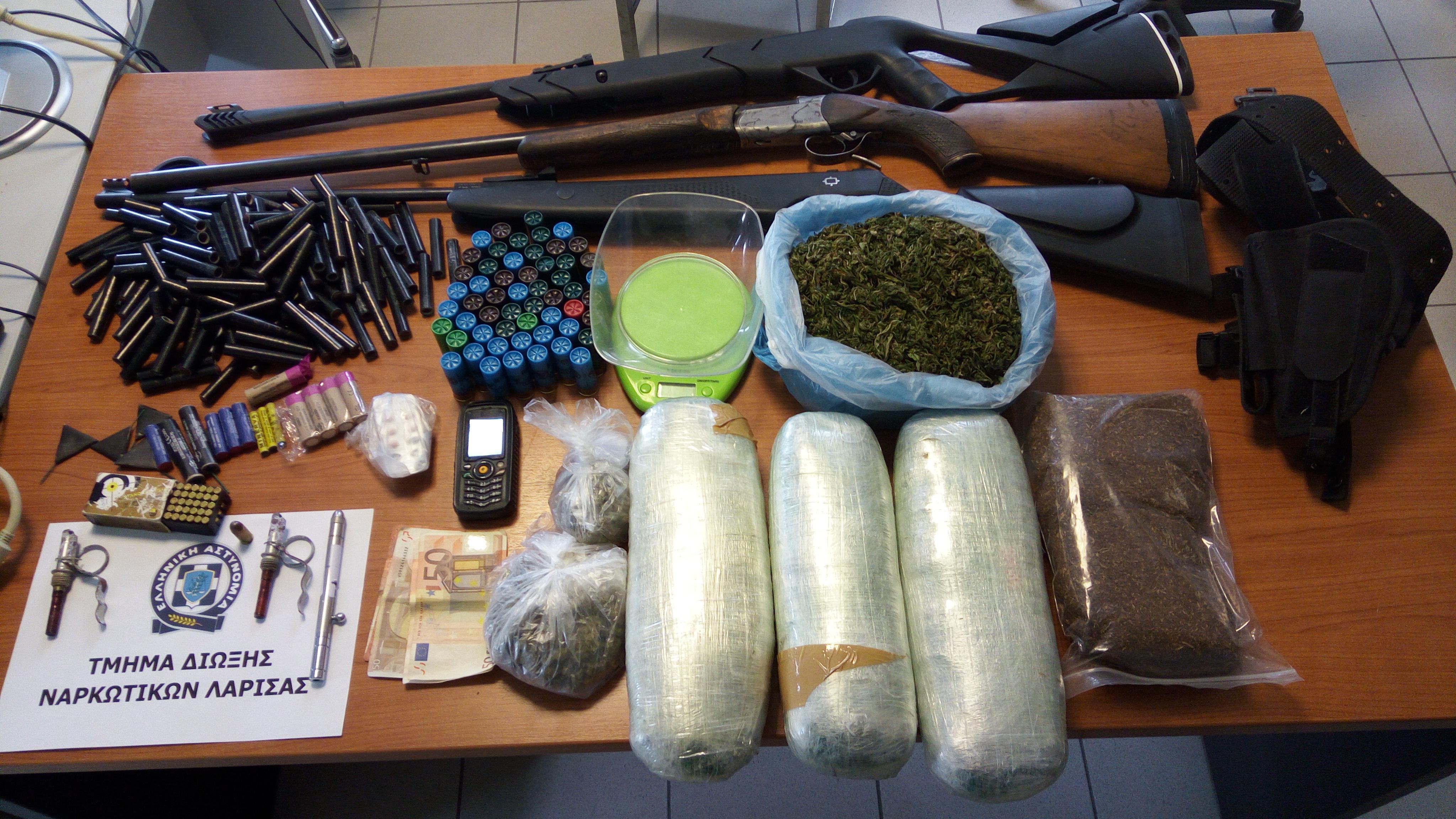 Συνελήφθη ζευγάρι στον Τύρναβο με ναρκωτικά, κροτίδες και αεροβόλα όπλα 